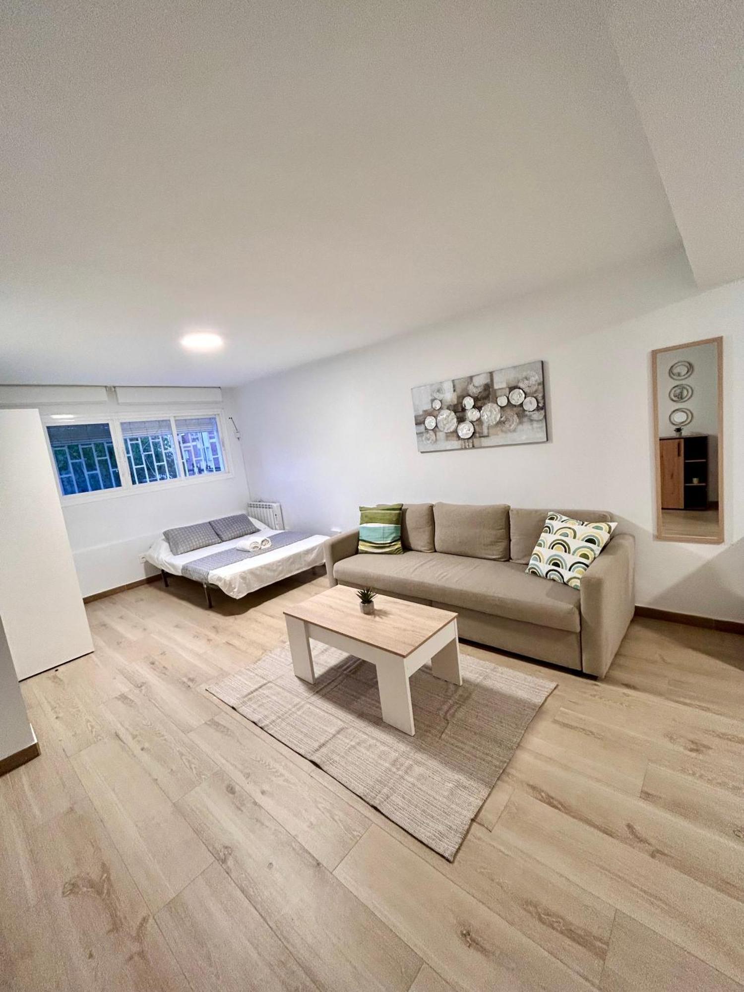 Apartamentos Ribadeo Madrid Eksteriør bilde